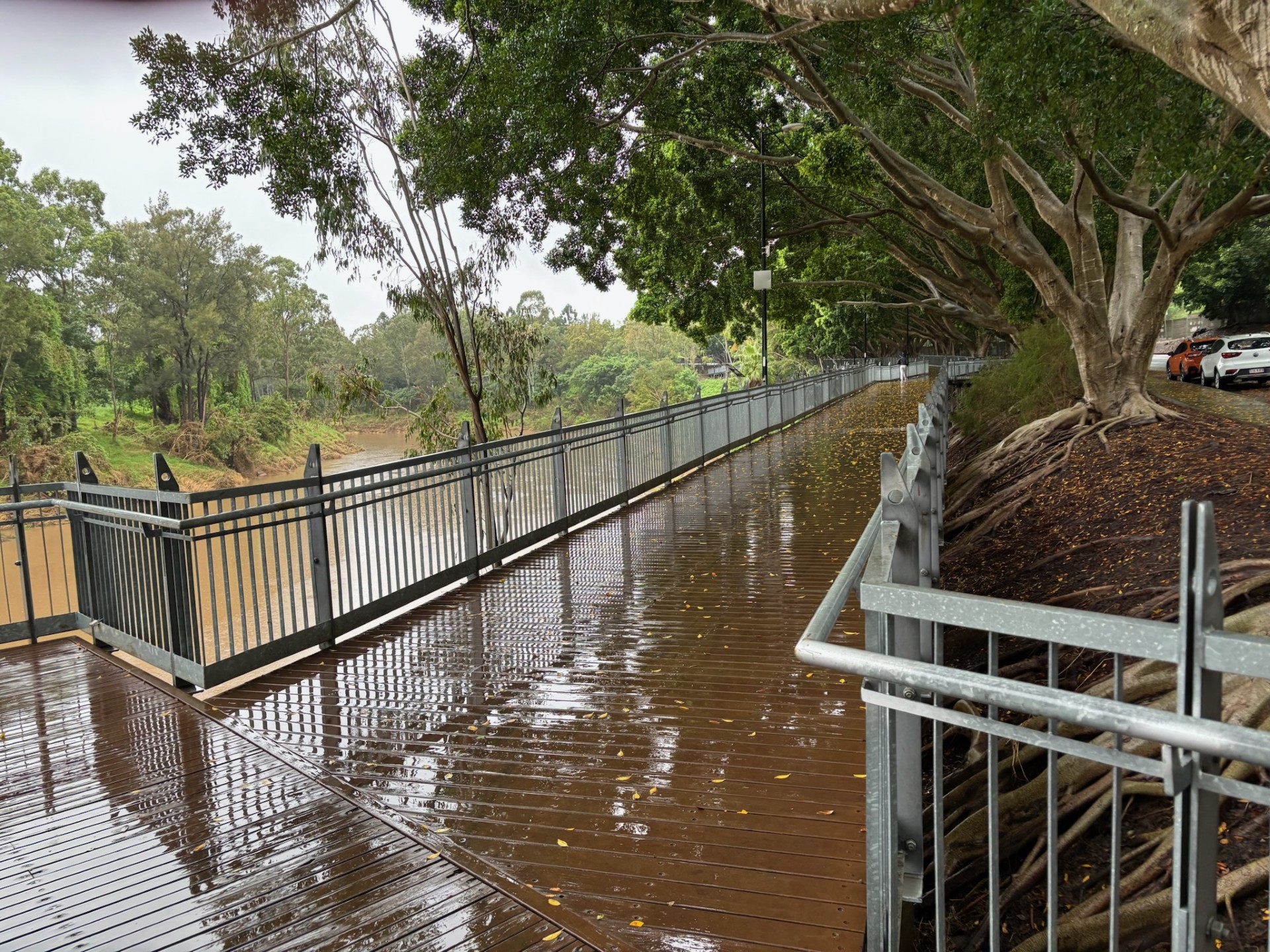 Heavy rain soaks South-East as flood risk grows - River 949